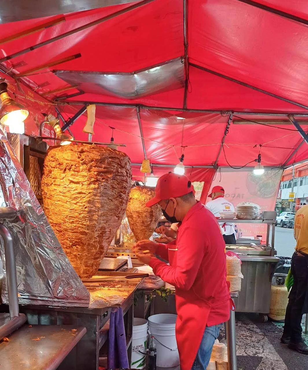 Equipo uniformado de Taquería Bachilleres 4